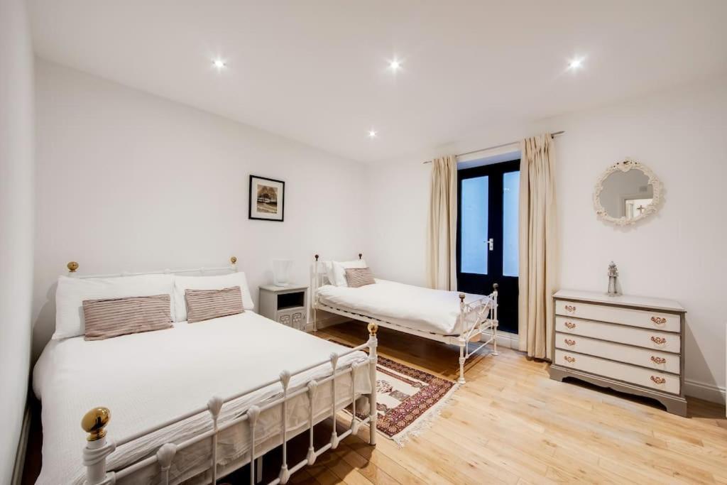 Princes Villa - Large Fully Self Contained Flat, 5 Minutes From The Sea Newport Beach Exterior foto