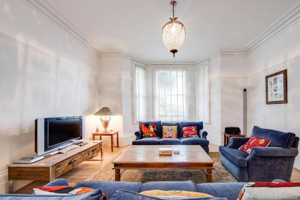 Princes Villa - Large Fully Self Contained Flat, 5 Minutes From The Sea Newport Beach Exterior foto