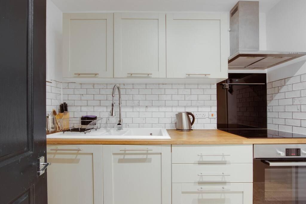 Princes Villa - Large Fully Self Contained Flat, 5 Minutes From The Sea Newport Beach Exterior foto