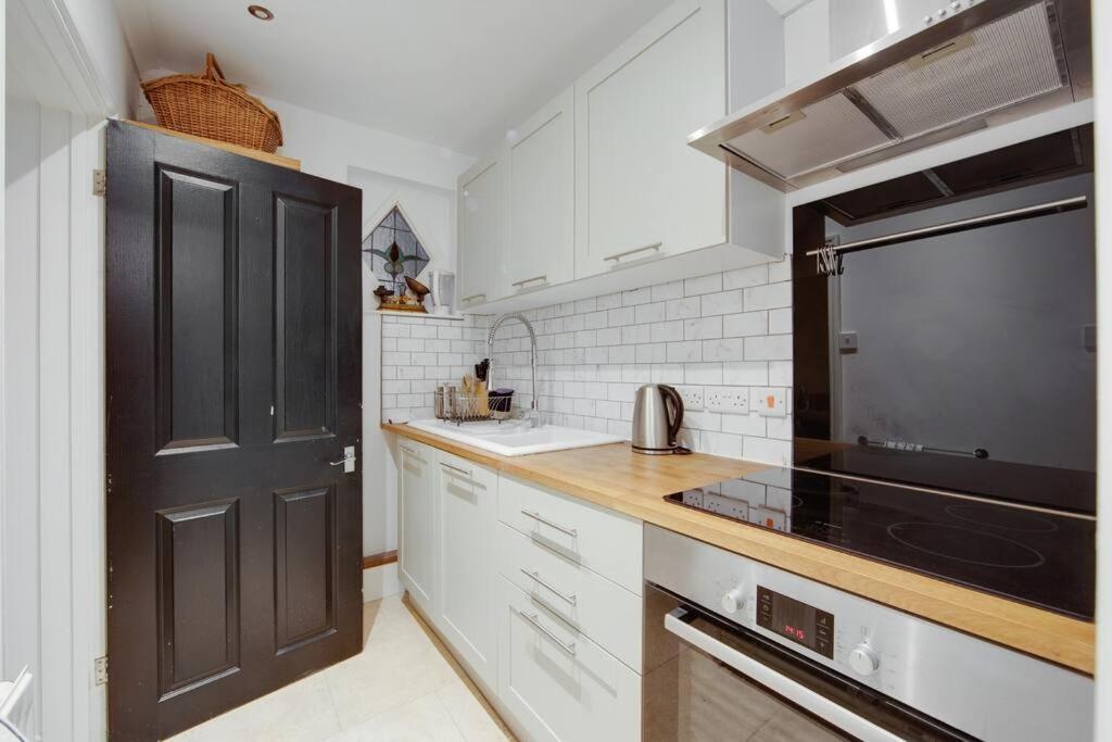 Princes Villa - Large Fully Self Contained Flat, 5 Minutes From The Sea Newport Beach Exterior foto