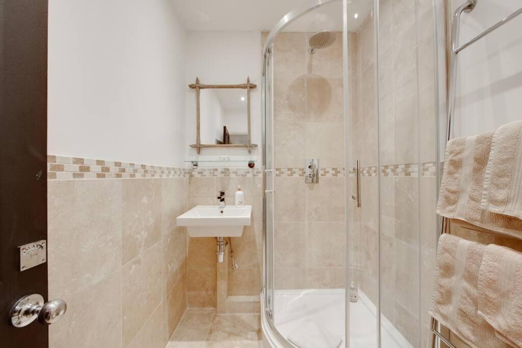 Princes Villa - Large Fully Self Contained Flat, 5 Minutes From The Sea Newport Beach Exterior foto