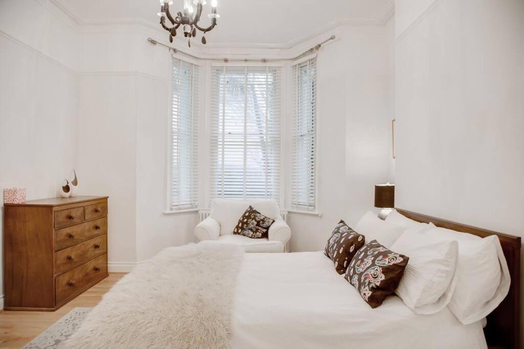 Princes Villa - Large Fully Self Contained Flat, 5 Minutes From The Sea Newport Beach Exterior foto