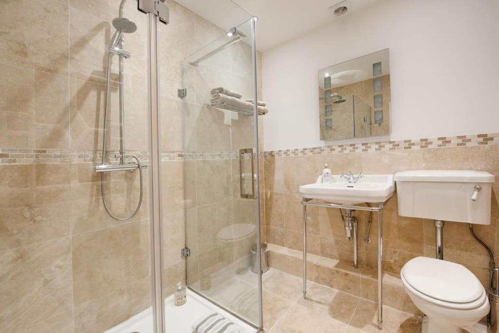 Princes Villa - Large Fully Self Contained Flat, 5 Minutes From The Sea Newport Beach Exterior foto