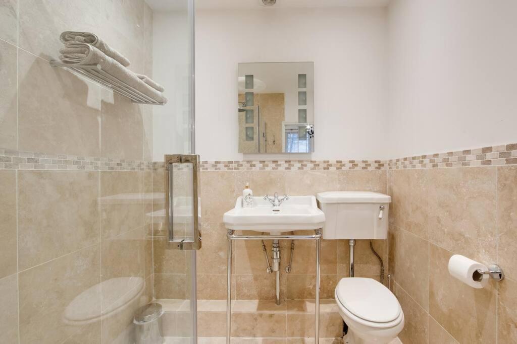 Princes Villa - Large Fully Self Contained Flat, 5 Minutes From The Sea Newport Beach Exterior foto