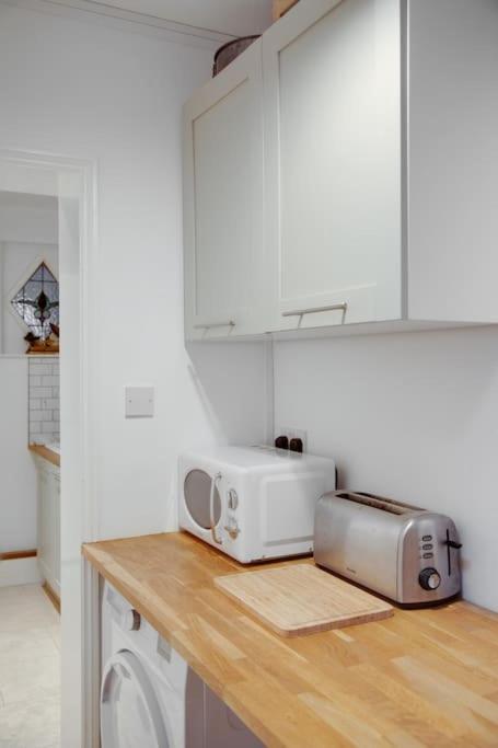 Princes Villa - Large Fully Self Contained Flat, 5 Minutes From The Sea Newport Beach Exterior foto