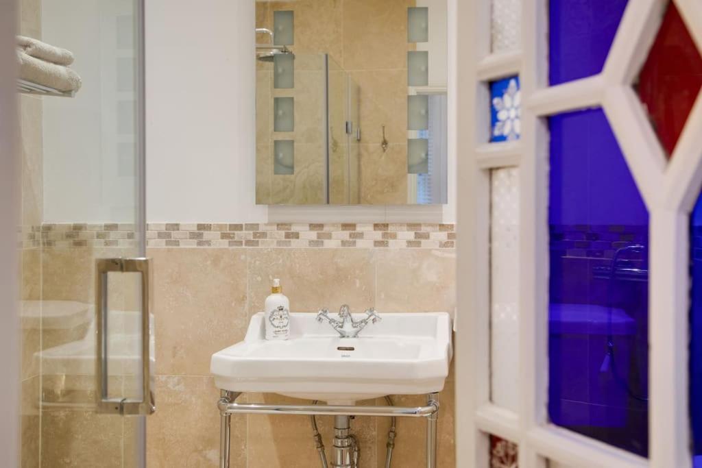 Princes Villa - Large Fully Self Contained Flat, 5 Minutes From The Sea Newport Beach Exterior foto