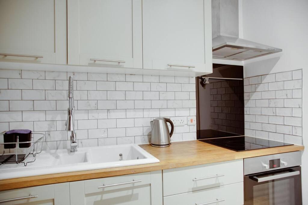 Princes Villa - Large Fully Self Contained Flat, 5 Minutes From The Sea Newport Beach Exterior foto